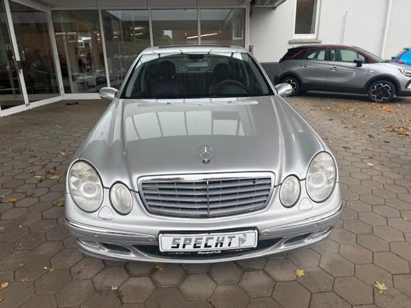 Mercedes-Benz E 320 Leder Navi SHD AHK Silber - 1