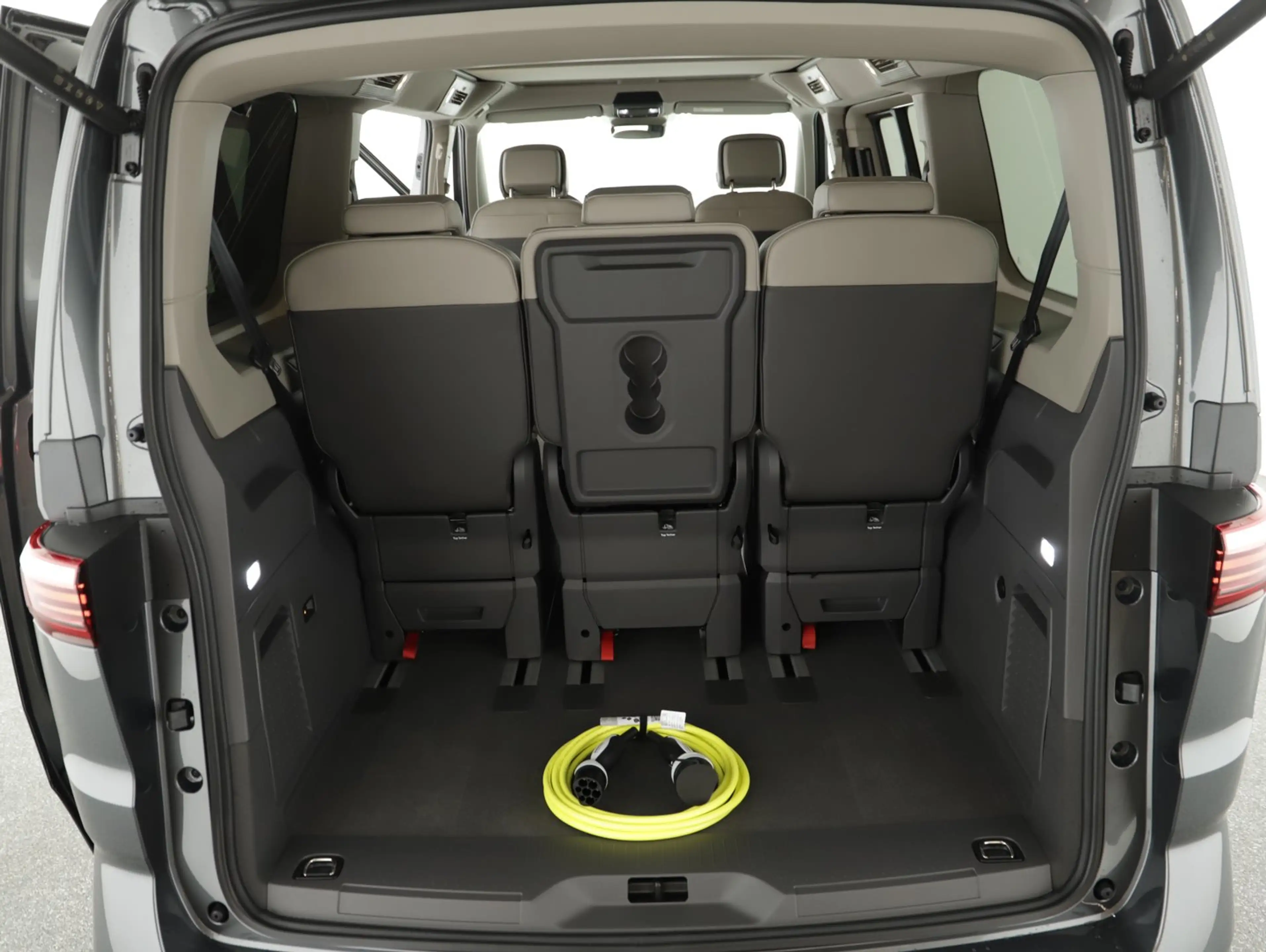 Volkswagen T7 California VW Multivan T7 California eHybrid 180 kW 4M — photo 15