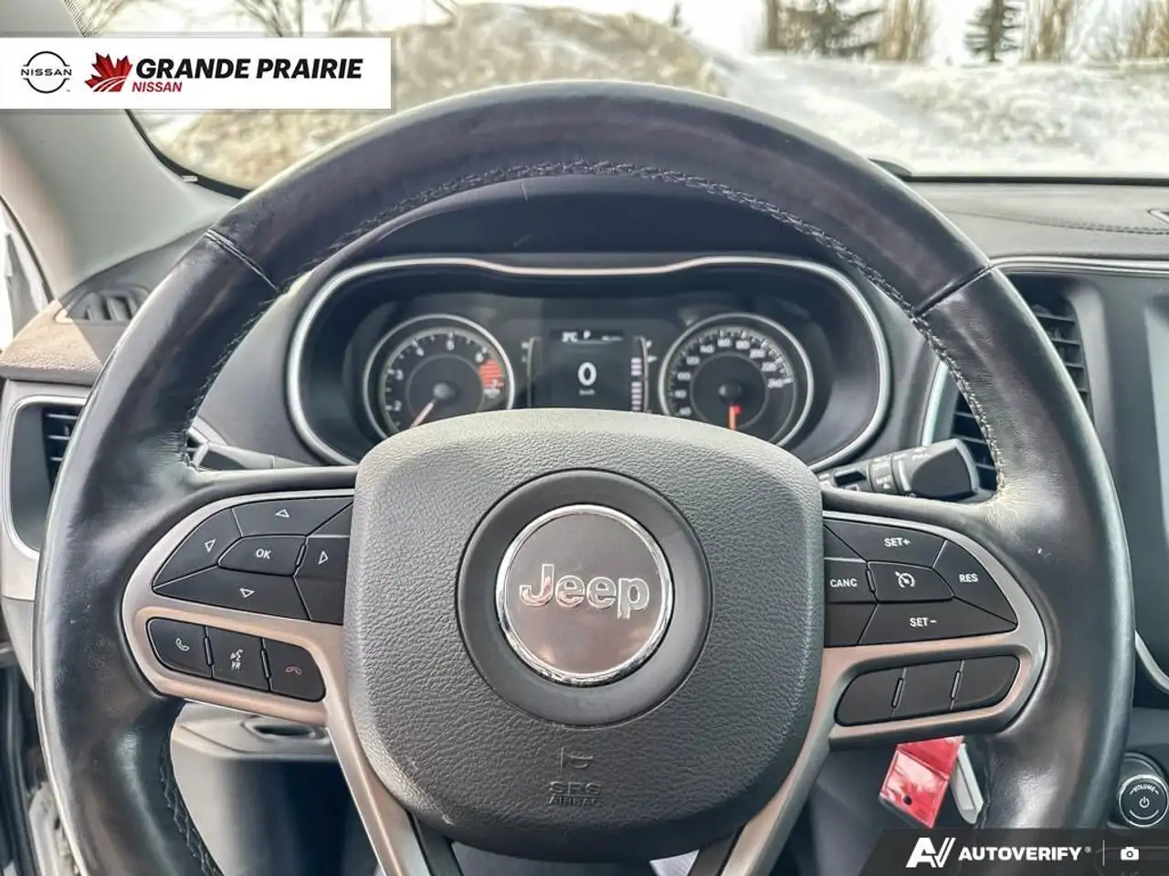 Jeep Cherokee снимка Jeep Cherokee