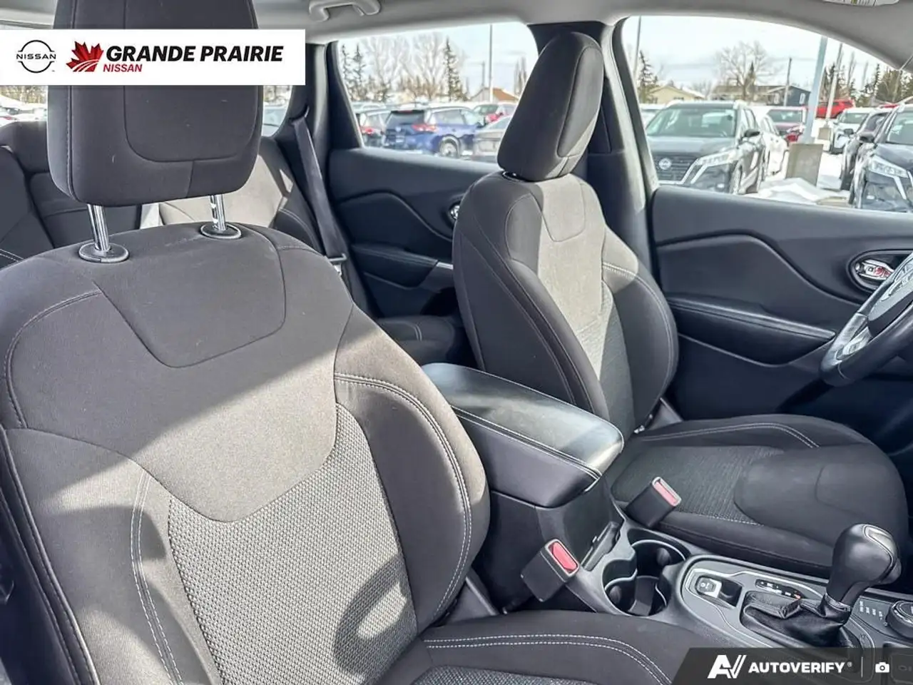 Jeep Cherokee снимка Jeep Cherokee