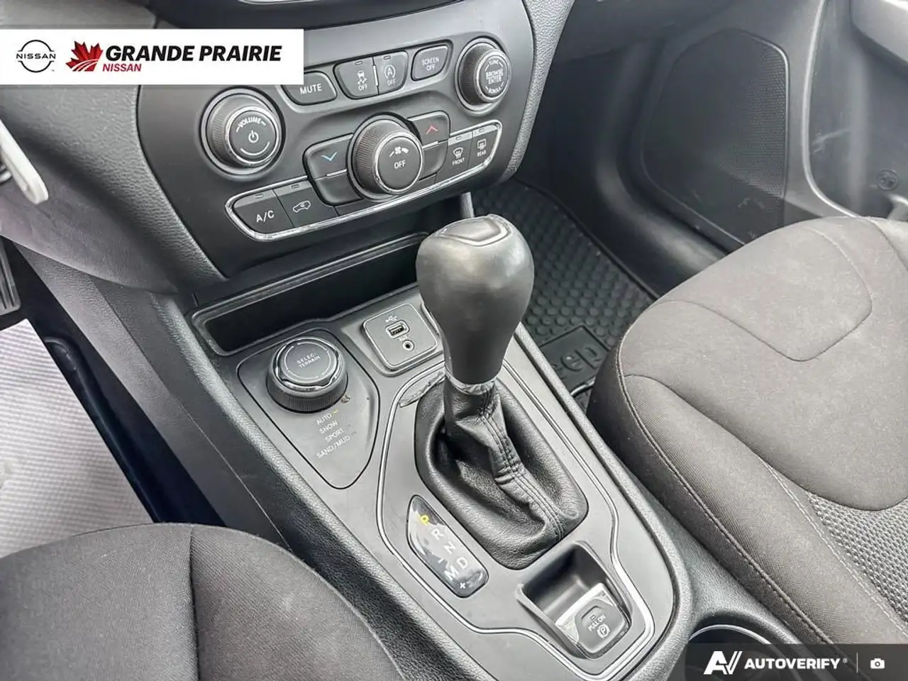 Jeep Cherokee снимка Jeep Cherokee