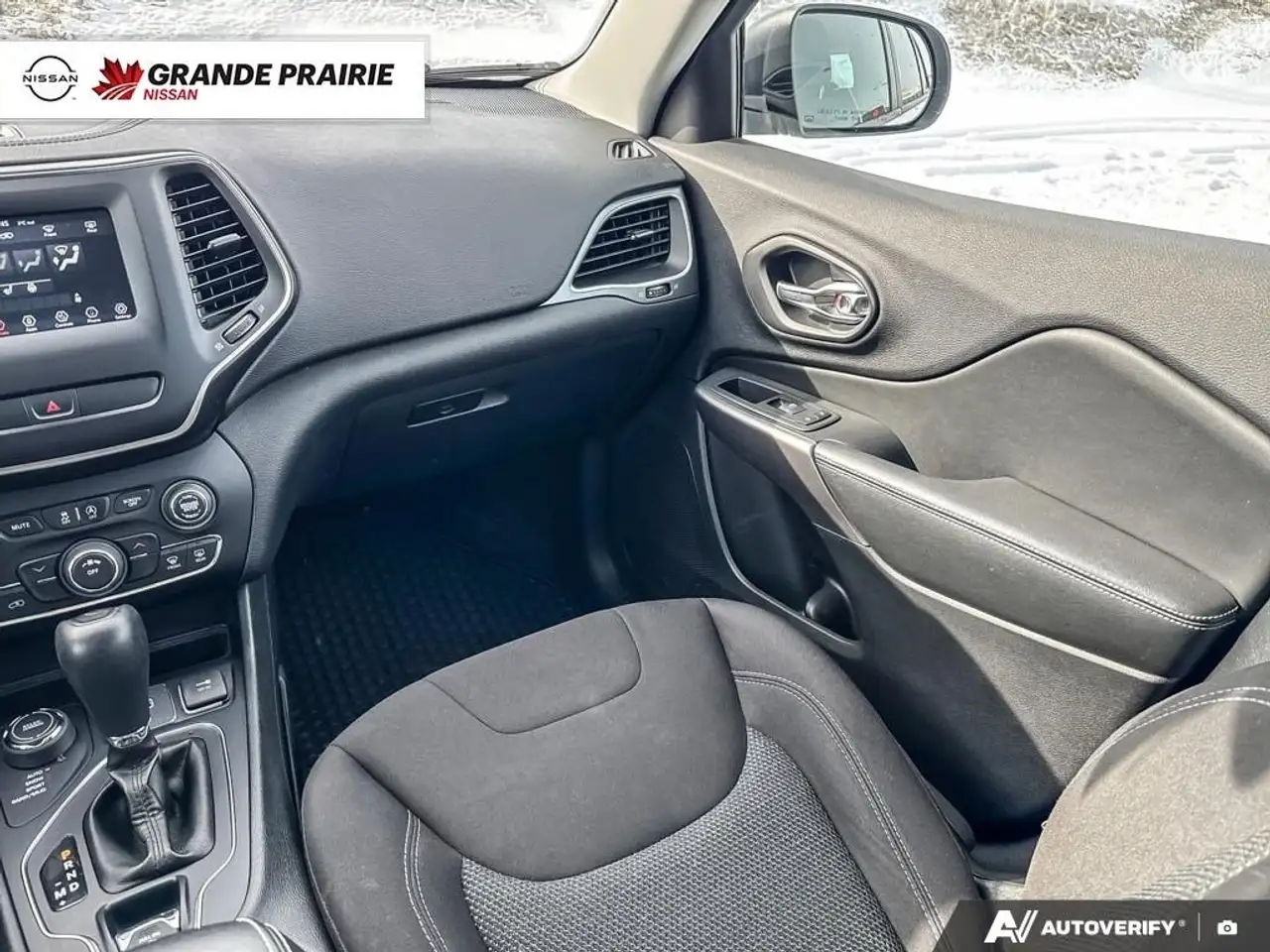 Jeep Cherokee снимка Jeep Cherokee