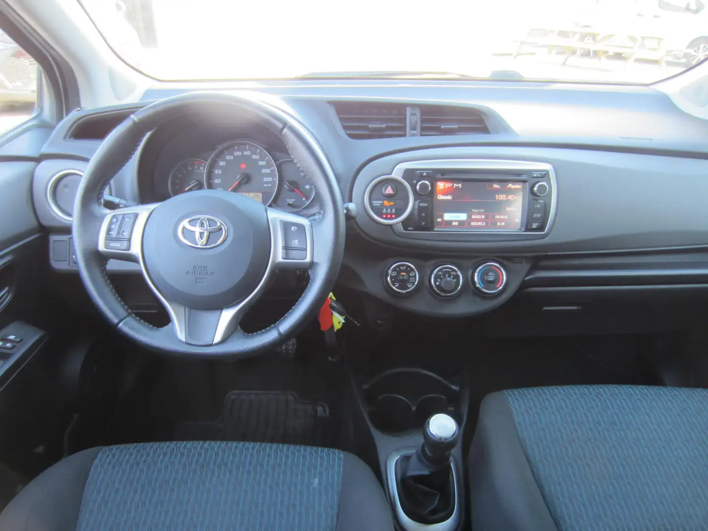 Toyota Yaris 1.0 VVT-i Aspiration Airco Camera Blanco - 2