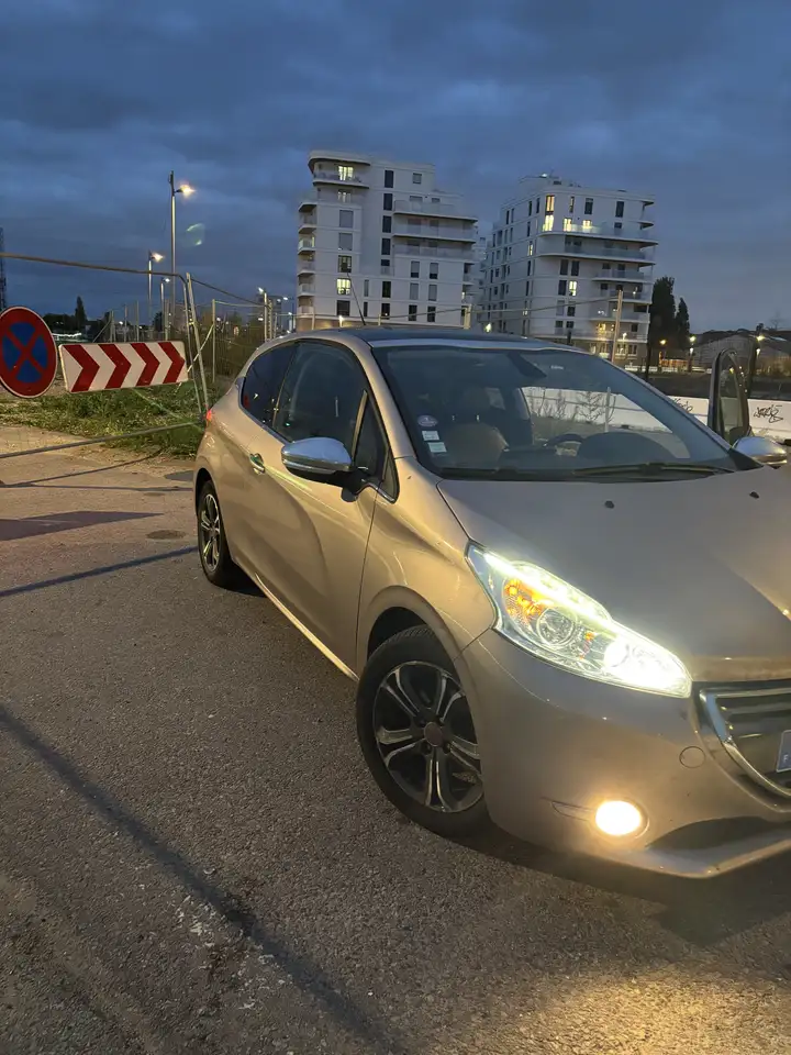 Peugeot 208 1.2 VTi 82ch BVM5 Allure