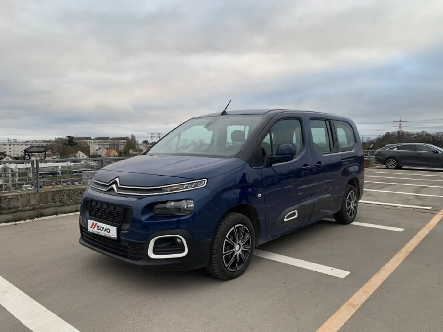 Citroen Berlingo XL BLUEHDI 130CH S\u0026S FEEL EAT8 Bleu - 1