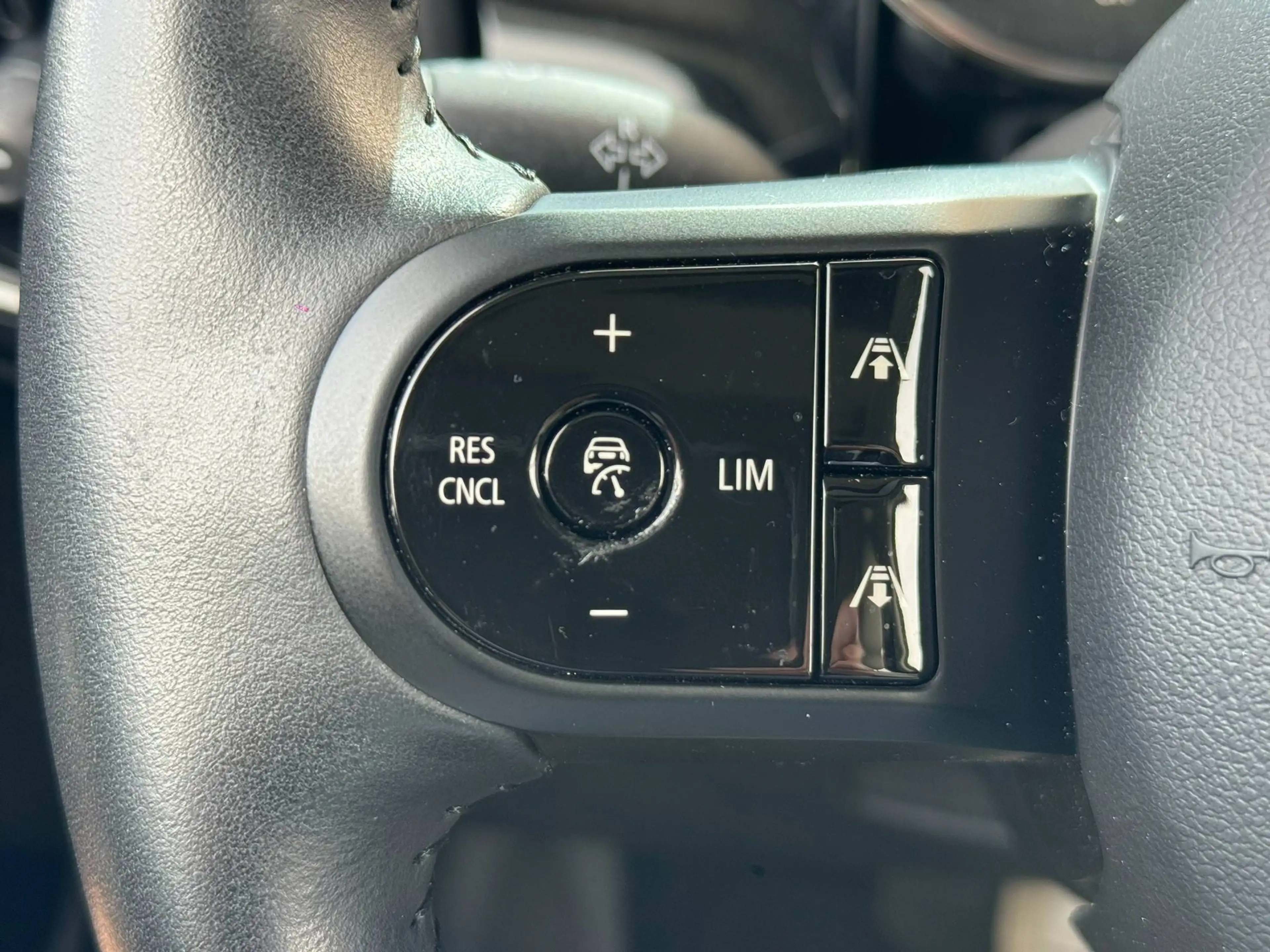MINI Cooper SE e-Mini 28.9 kWh/ Pano/ ACC/ Camera/ HUD/ Stoel+stuur verwarming/ Keyless/ LED — photo 10