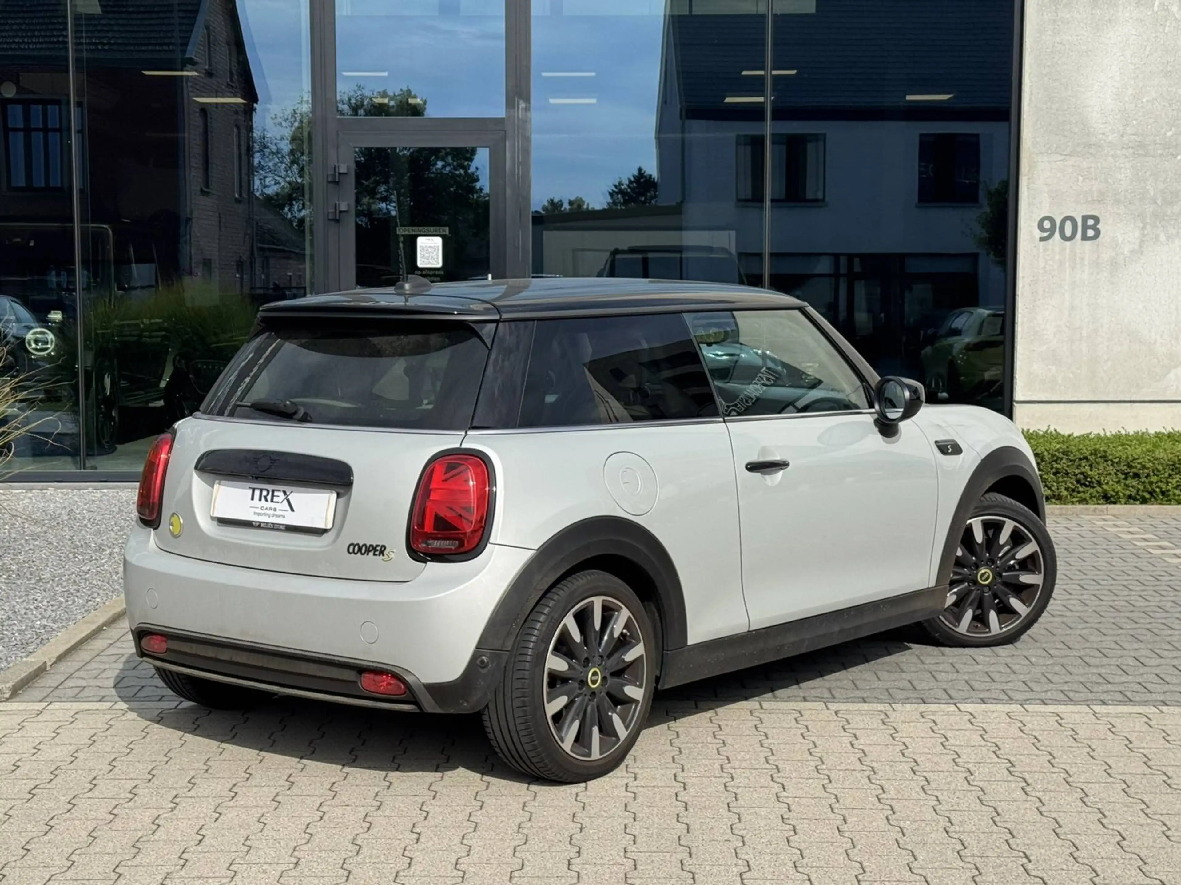 MINI Cooper SE e-Mini 28.9 kWh/ Pano/ ACC/ Camera/ HUD/ Stoel+stuur verwarming/ Keyless/ LED — photo 2