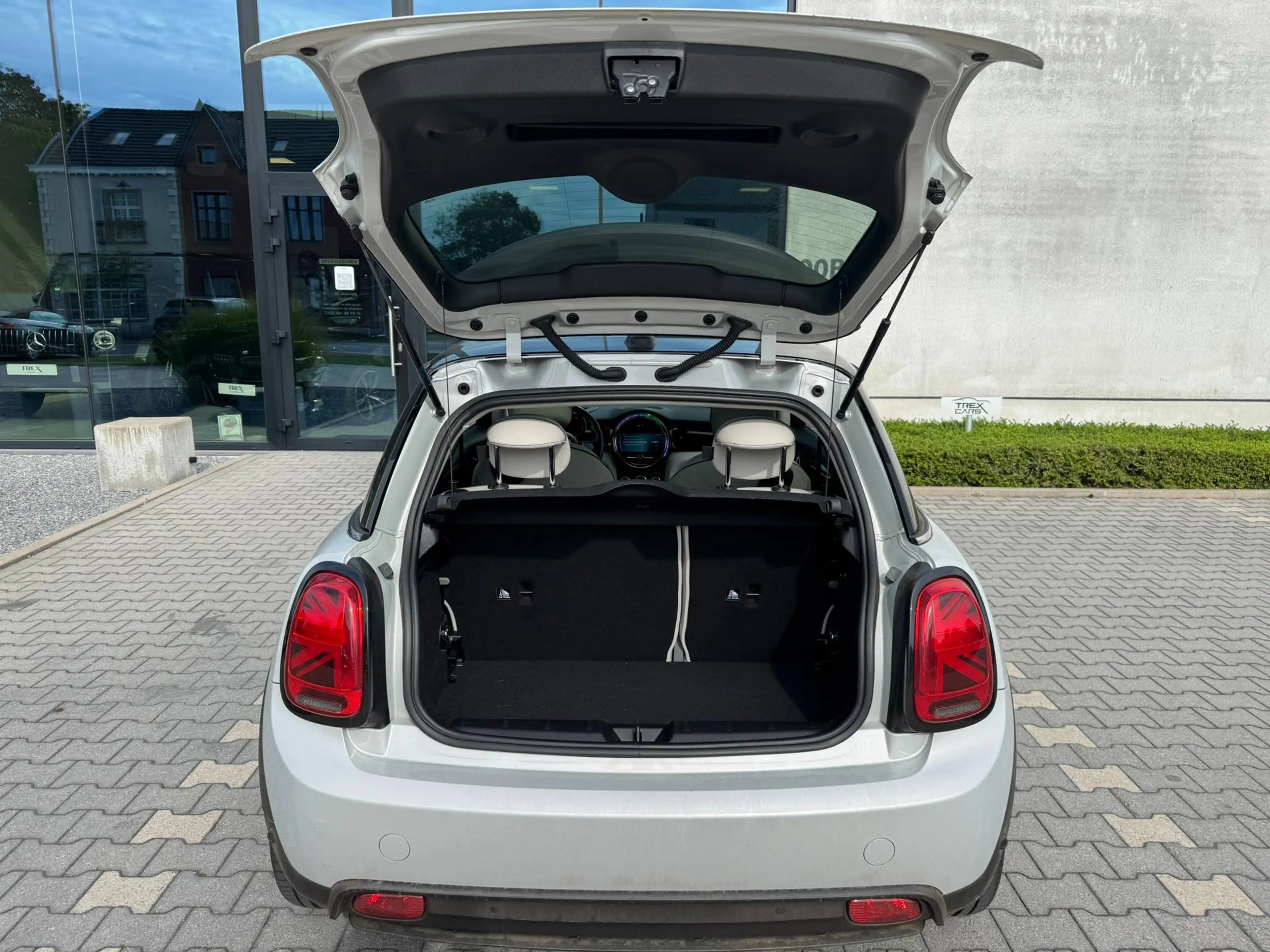 MINI Cooper SE e-Mini 28.9 kWh/ Pano/ ACC/ Camera/ HUD/ Stoel+stuur verwarming/ Keyless/ LED — photo 9
