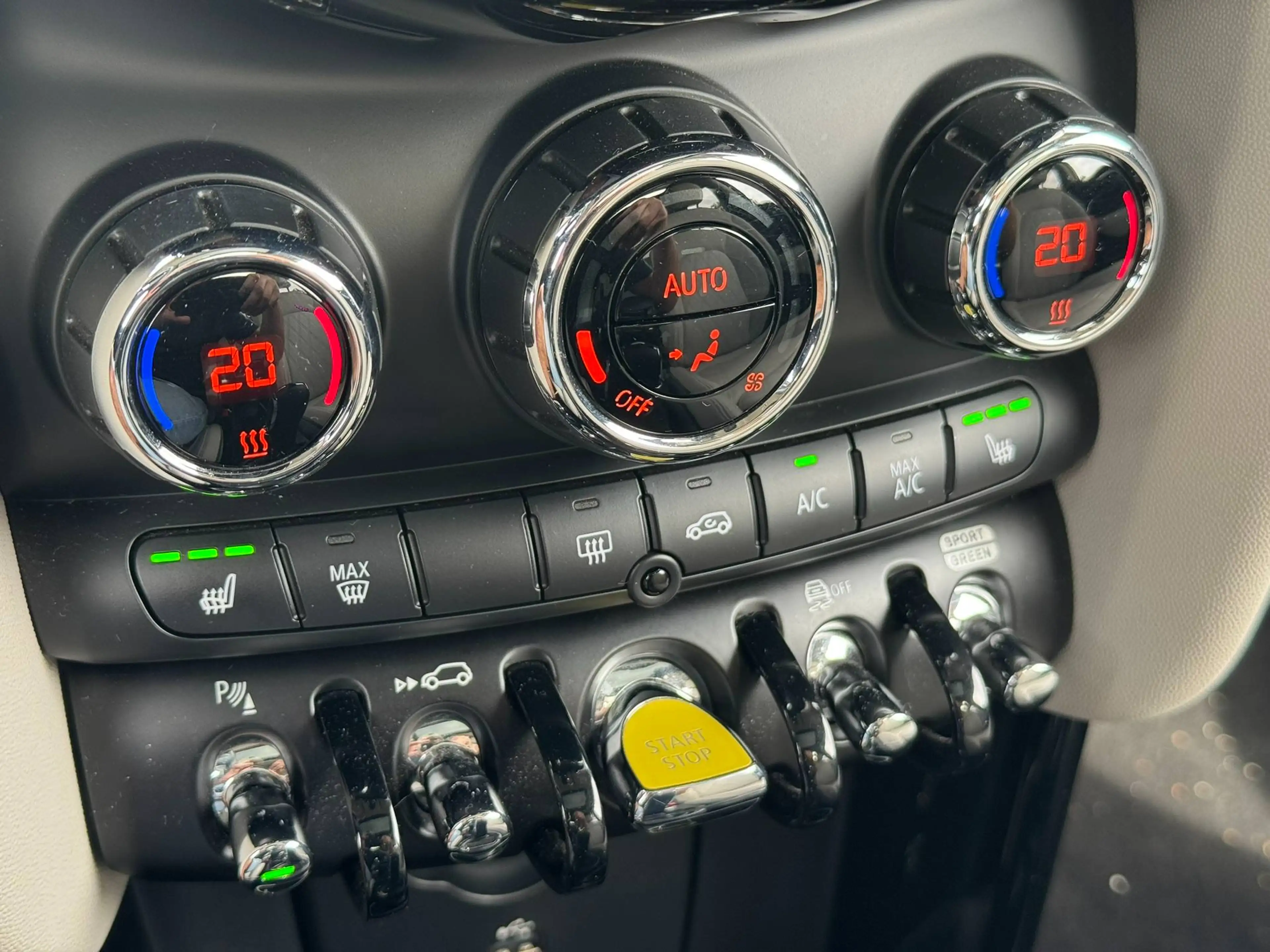 MINI Cooper SE e-Mini 28.9 kWh/ Pano/ ACC/ Camera/ HUD/ Stoel+stuur verwarming/ Keyless/ LED — photo 15