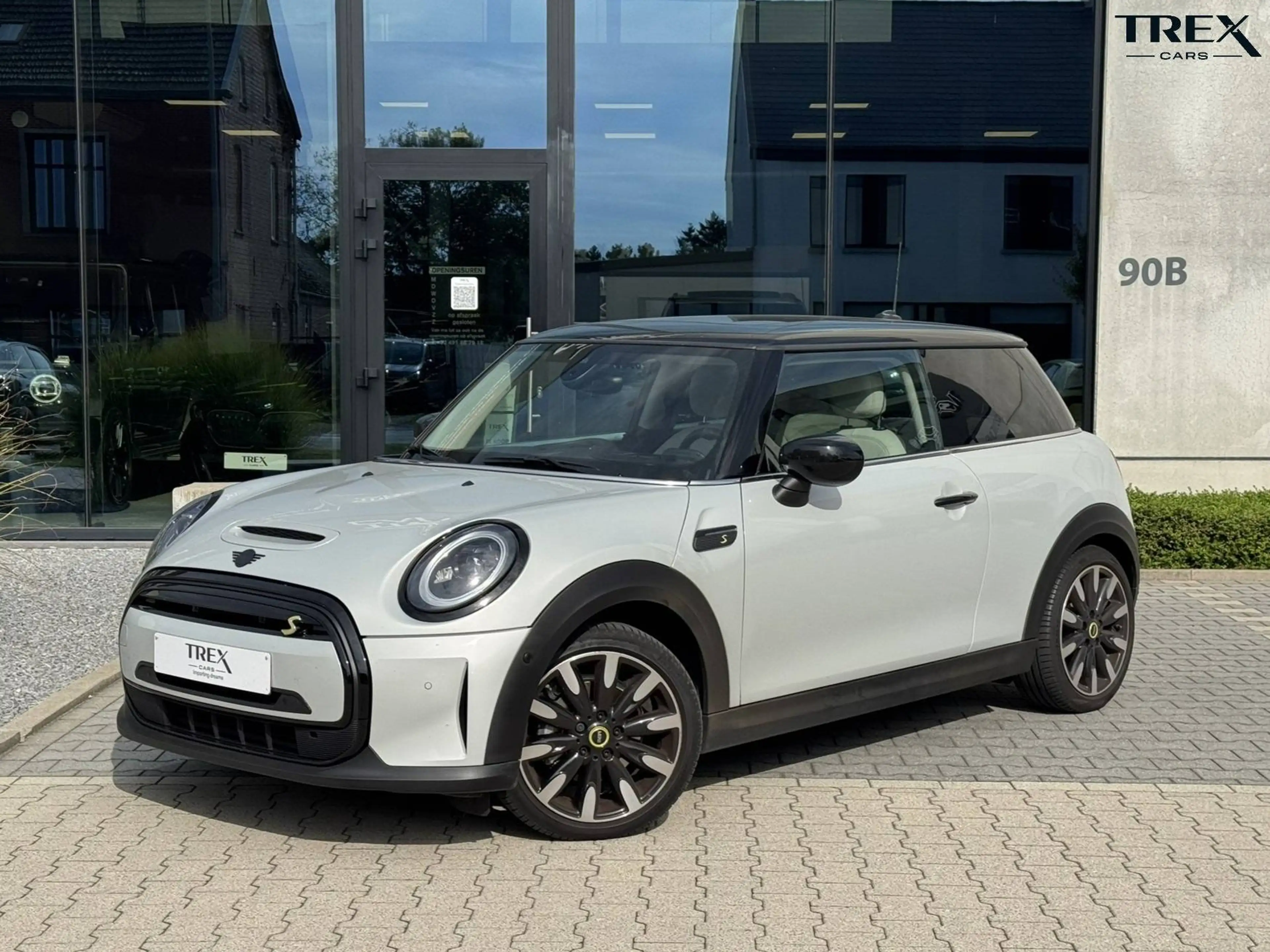 MINI Cooper SE e-Mini 28.9 kWh/ Pano/ ACC/ Camera/ HUD/ Stoel+stuur verwarming/ Keyless/ LED