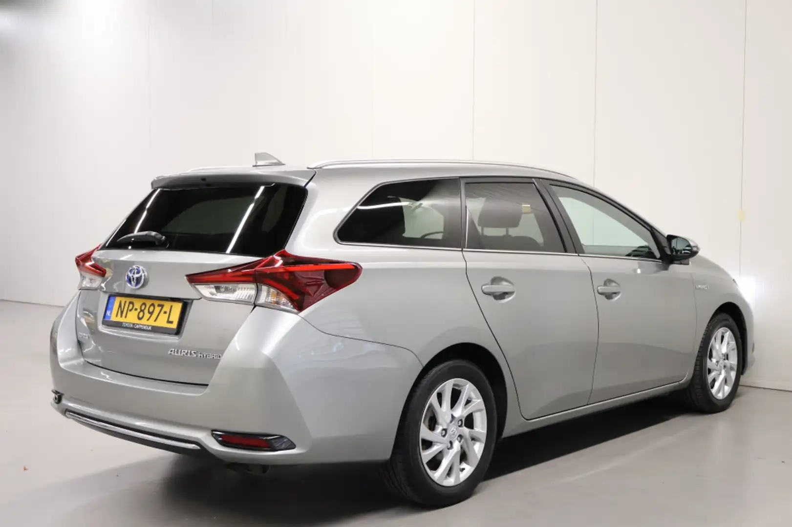 Toyota Auris Touring Sports 1.8 Hybrid Dynamic Gris - 2