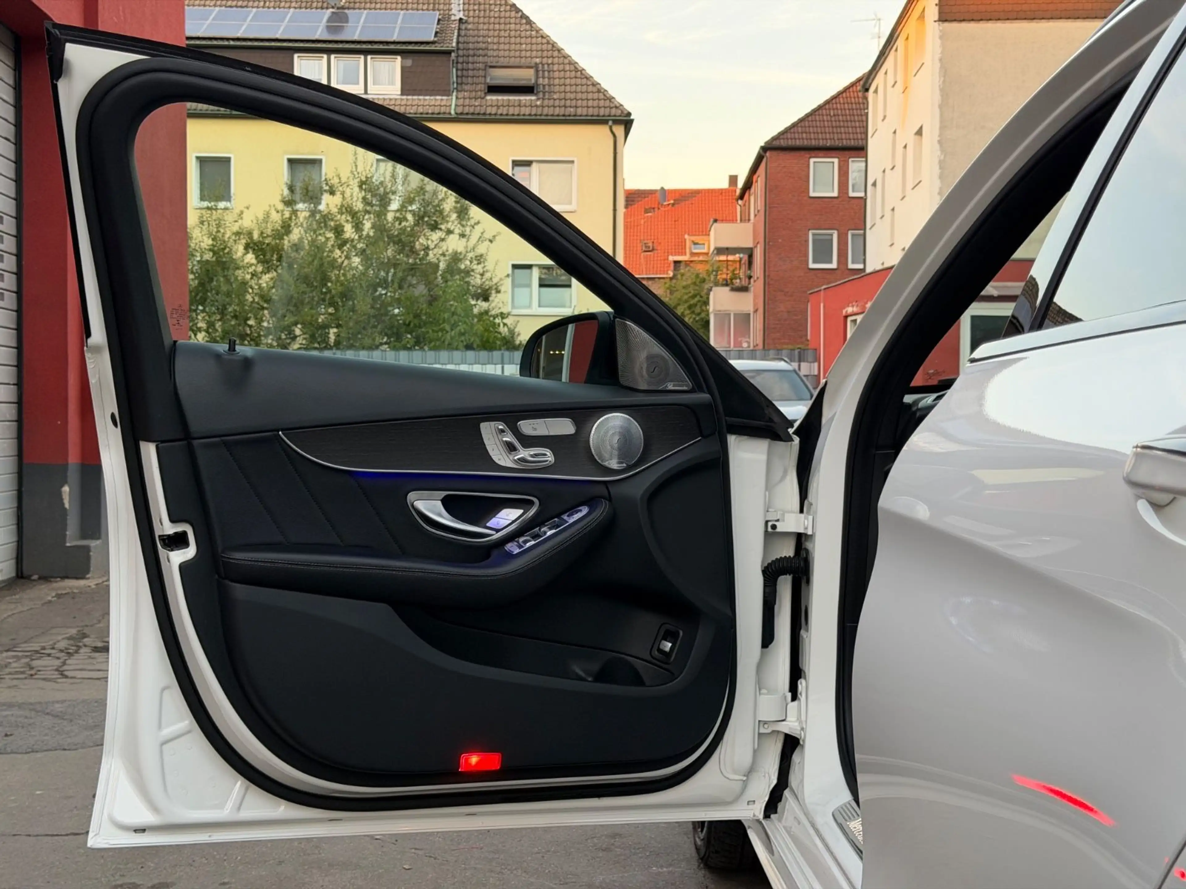 Mercedes-Benz C 220 d T-Modell 4Matic AMG-LINE*PANO*MEMORY*360° — photo 8