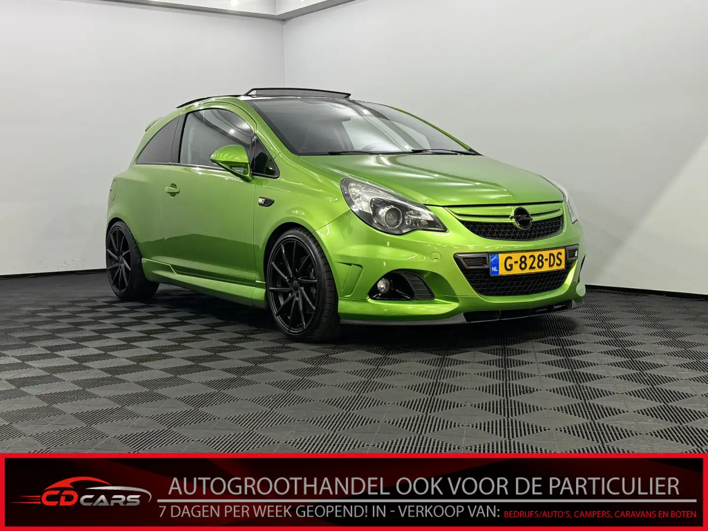 Opel Corsa 1.6-16V Turbo OPC Nürnburgring Edition Pano, Leder Vert - 1