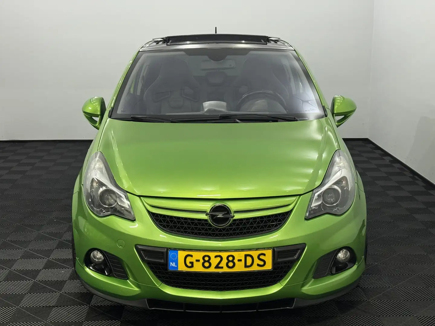 Opel Corsa 1.6-16V Turbo OPC Nürnburgring Edition Pano, Leder Vert - 2