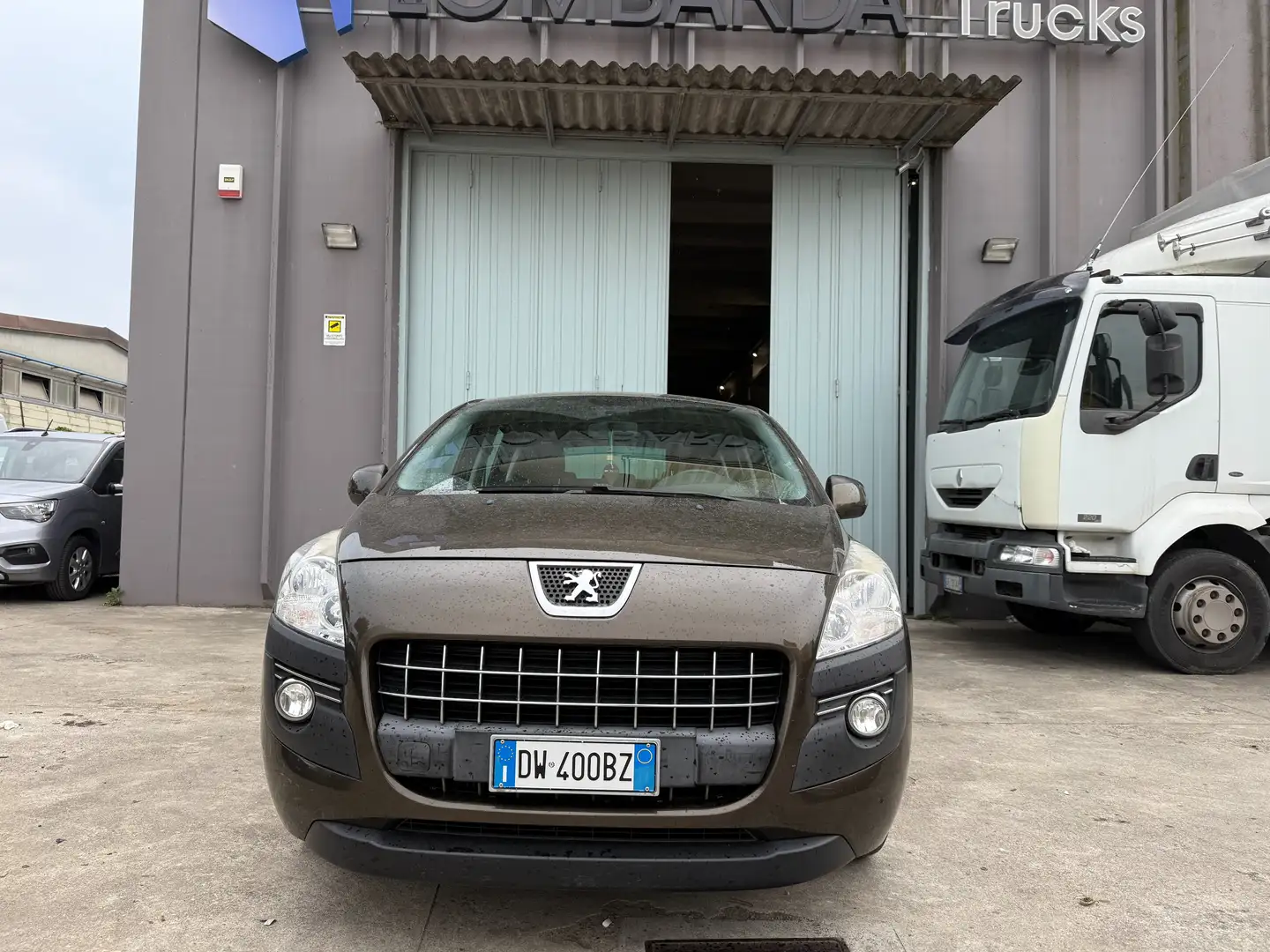 Peugeot 3008 1.6 hdi/5 POSTI/AUTOMATICO/2009 Brun - 2