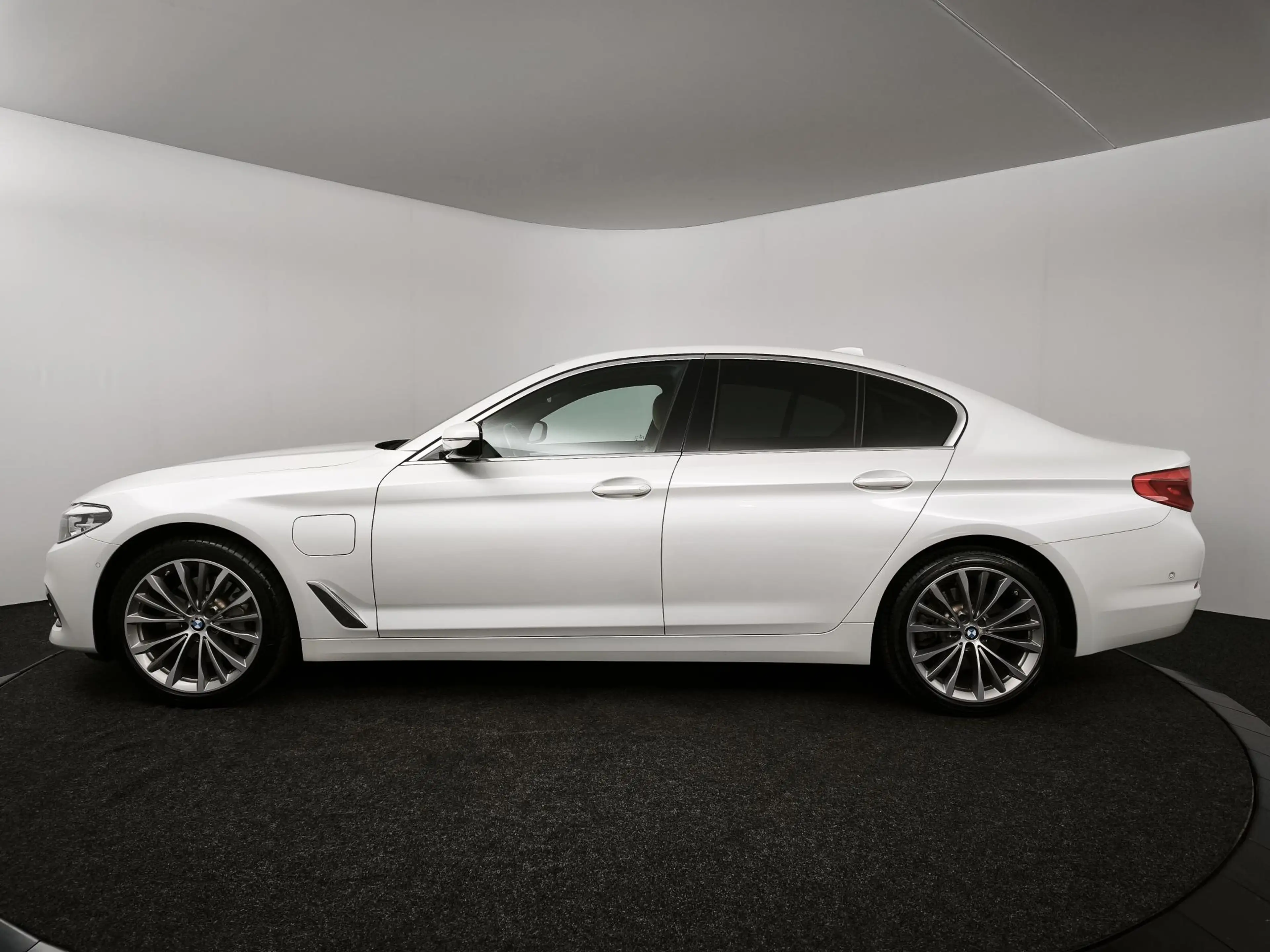 BMW 530 5-serie 530e iPerformance High Executive | Lederen — photo 15