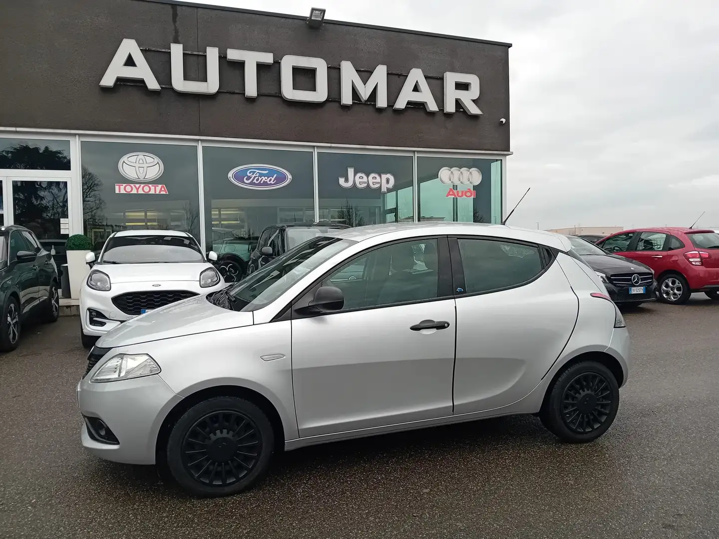 Lancia Ypsilon 1.2 Elefantino ecochic Gpl 69cv my19 Argento - 1