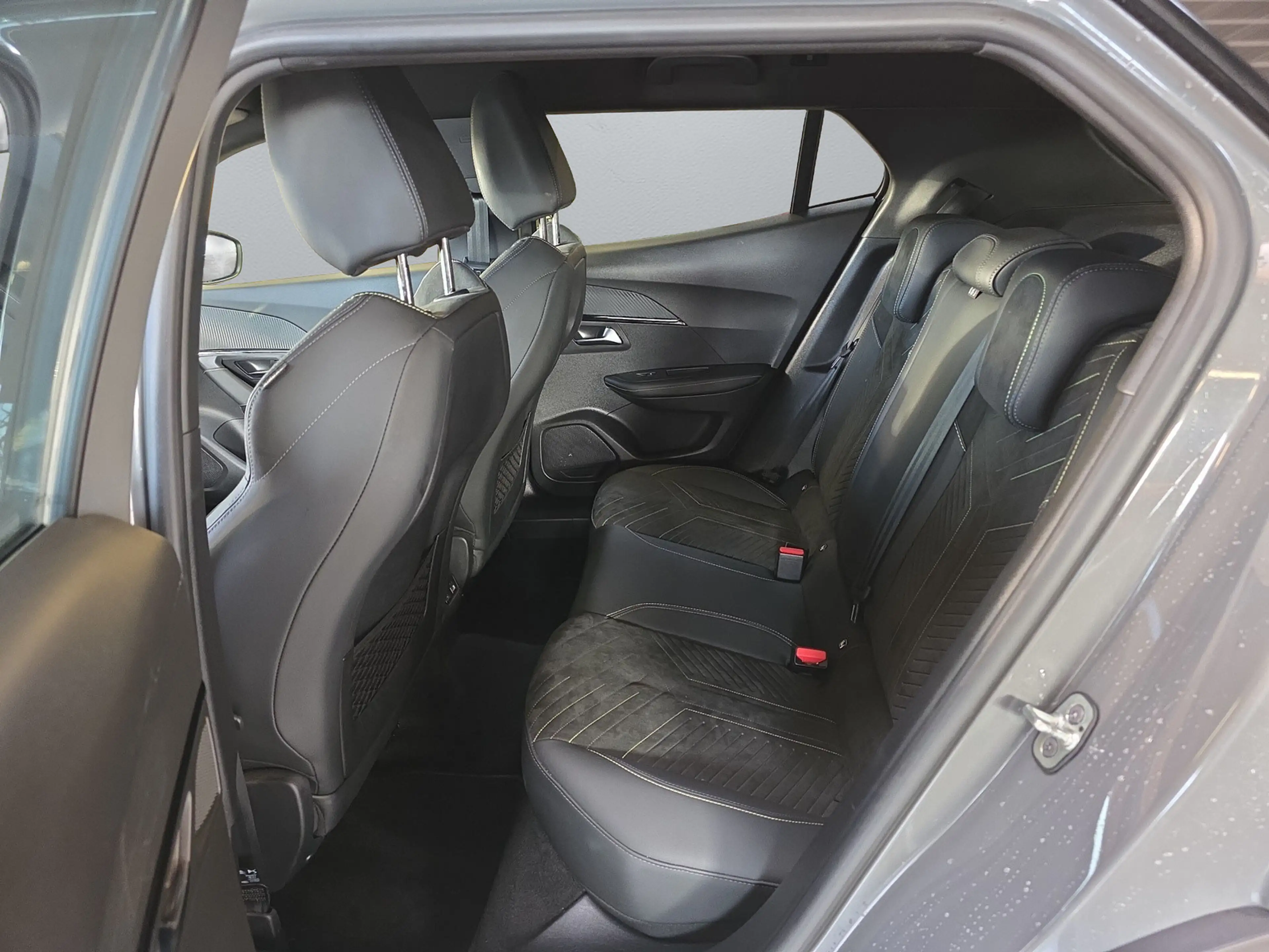 Peugeot 2008 GT-Kamera-TÜV Neu — photo 12