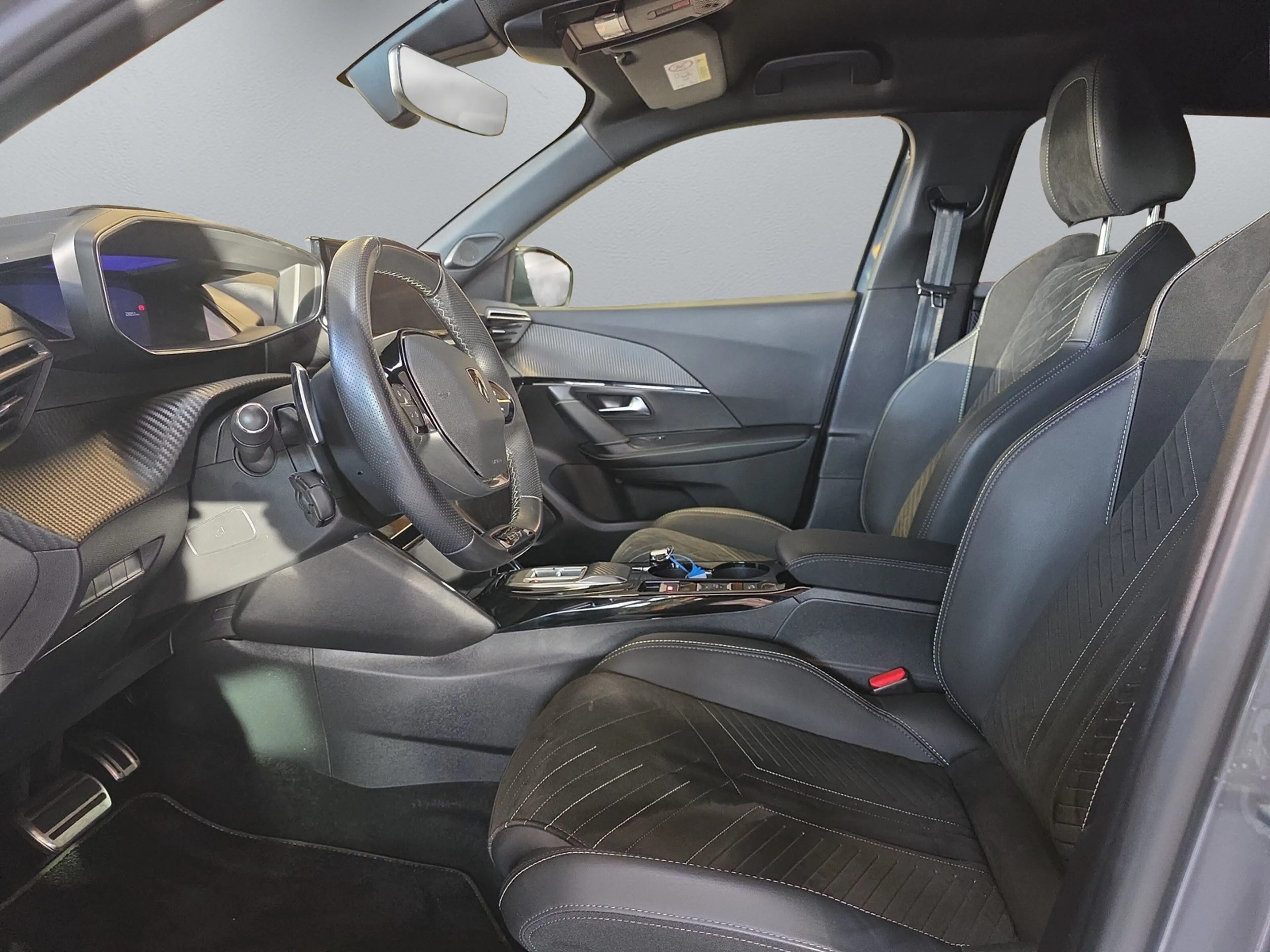 Peugeot 2008 GT-Kamera-TÜV Neu — photo 11