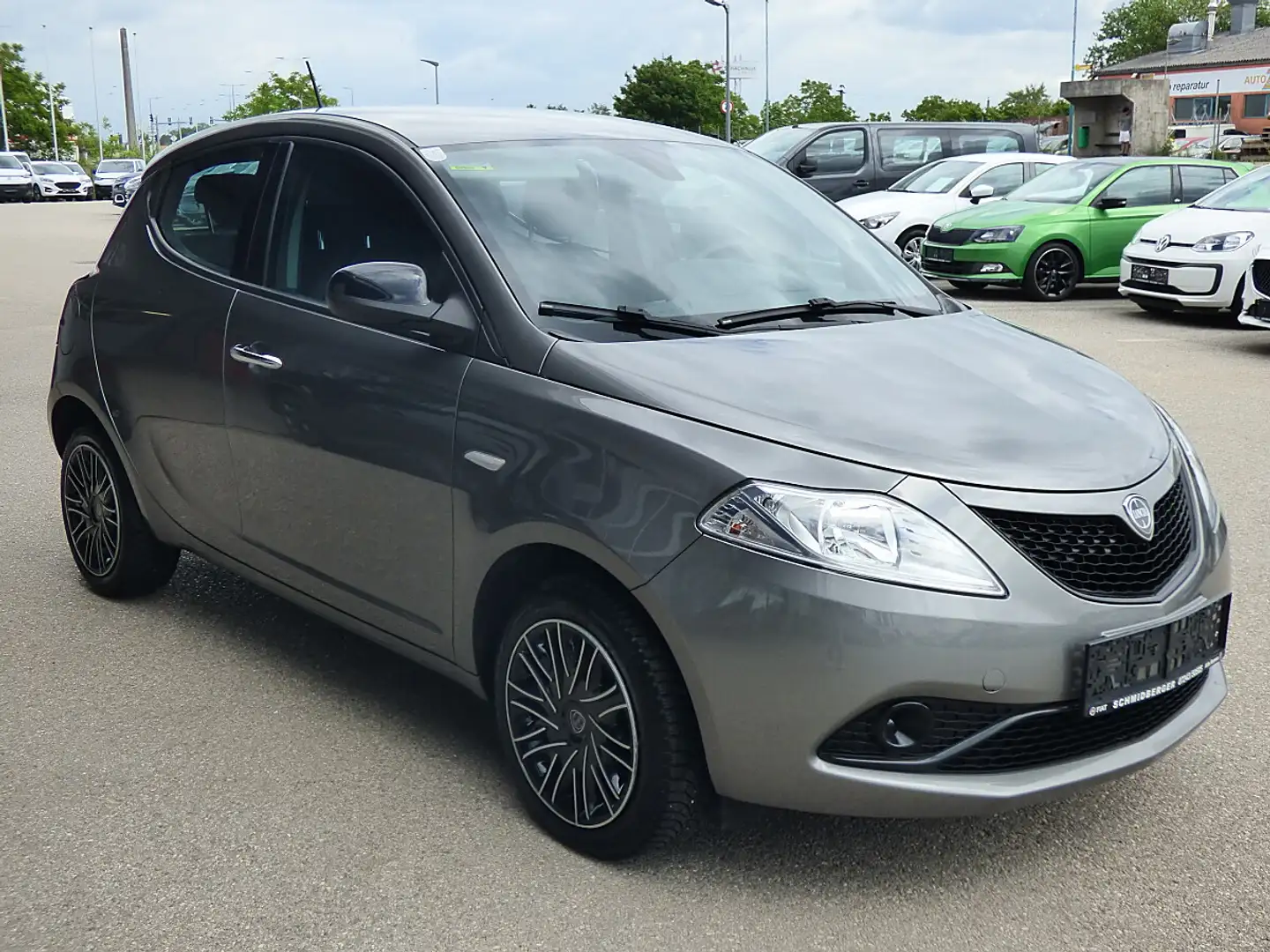 Lancia Ypsilon Lancia Ypsilon New 1,2 Gold 8fach Bereift Grau - 2