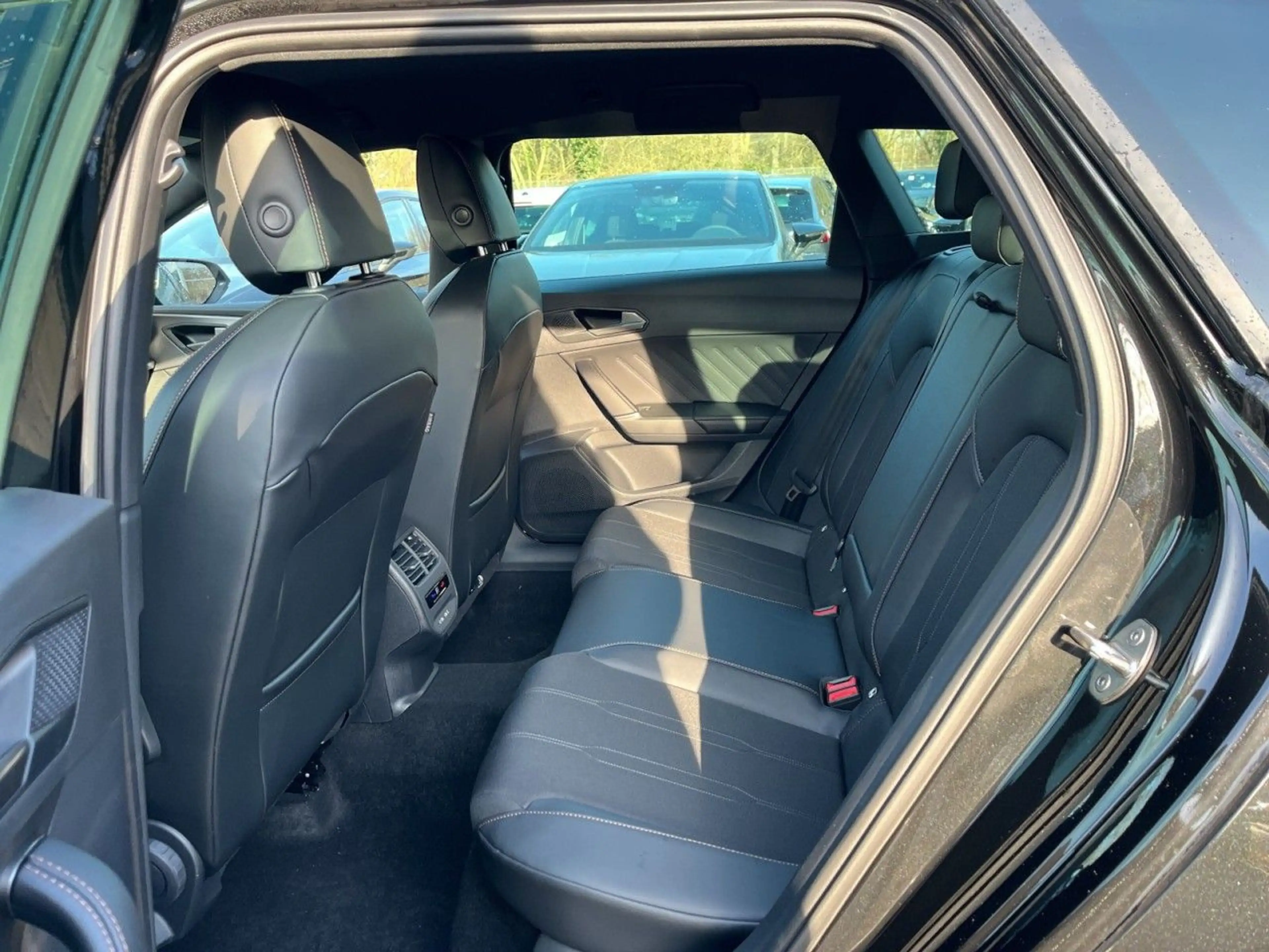 CUPRA Leon Sportstourer DSG 1.5 eTSI+AHK+Matrix+Business — photo 8