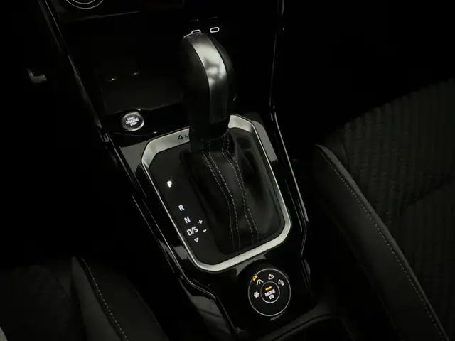Volkswagen T-Roc view 17