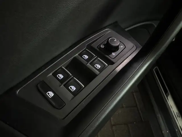 Volkswagen T-Roc view 18