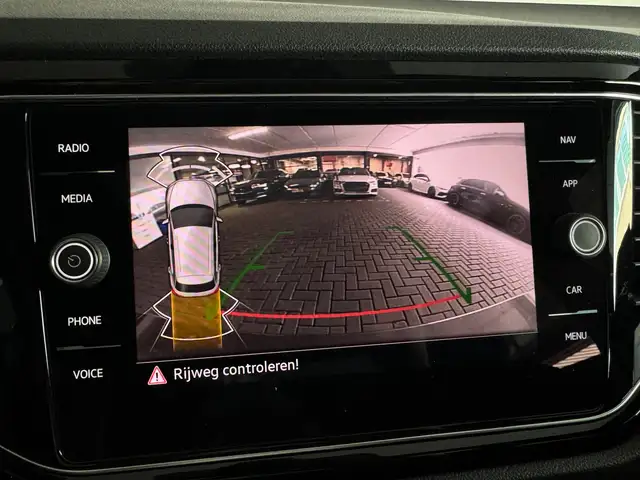 Volkswagen T-Roc view 24