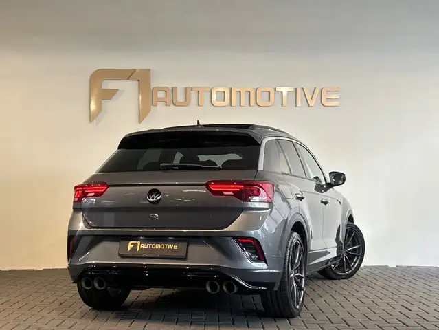 Volkswagen T-Roc view 3