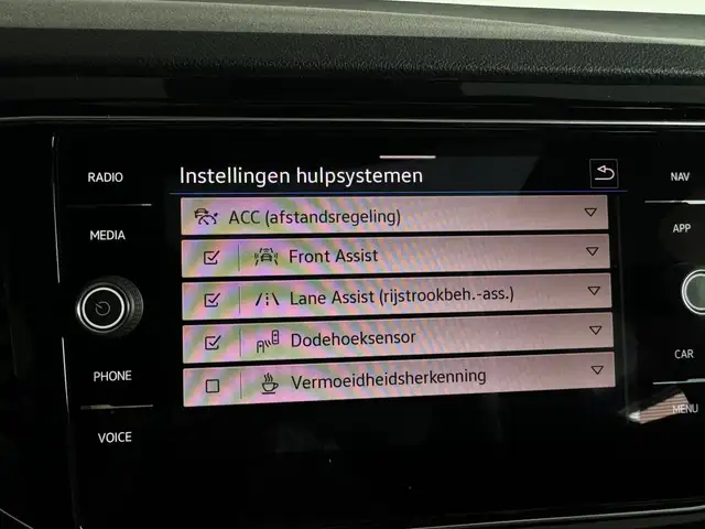 Volkswagen T-Roc view 30