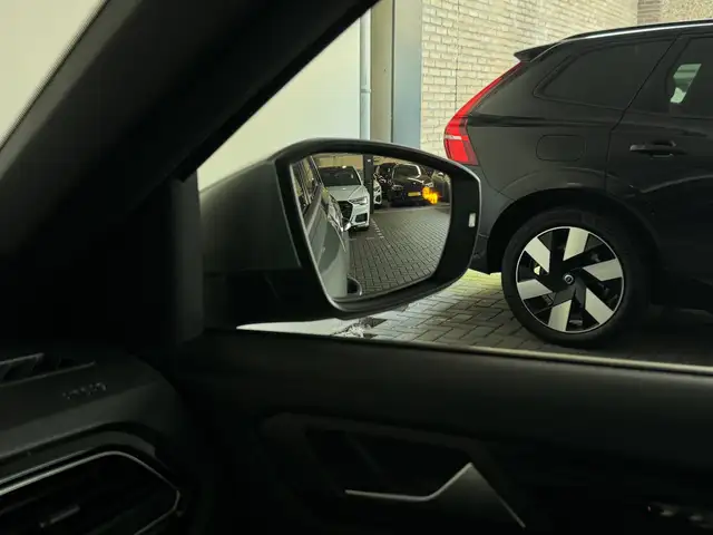 Volkswagen T-Roc view 19