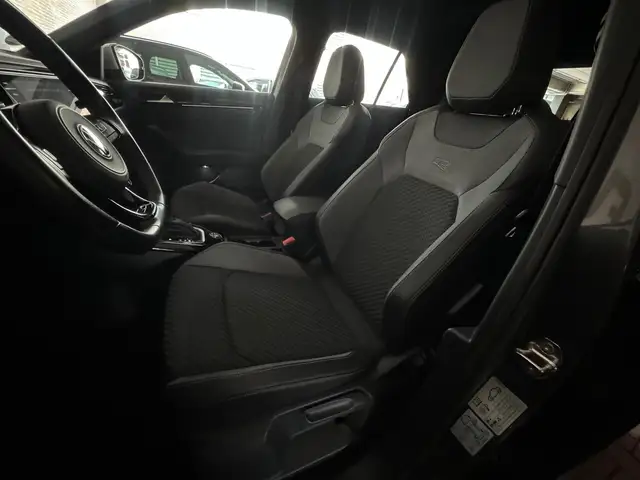 Volkswagen T-Roc view 6