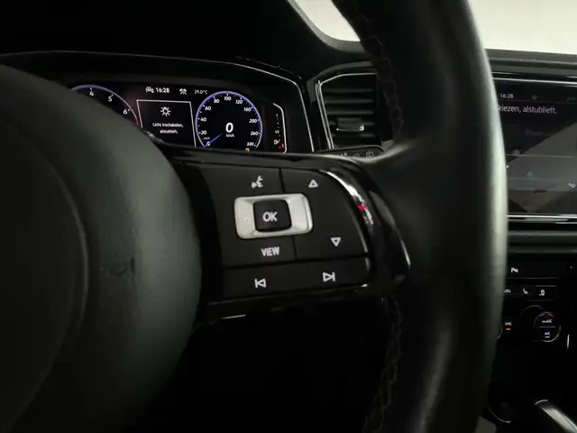 Volkswagen T-Roc view 15