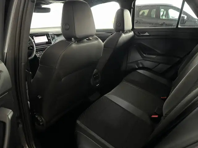 Volkswagen T-Roc view 21