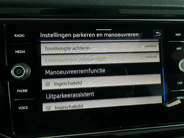 Volkswagen T-Roc view 26