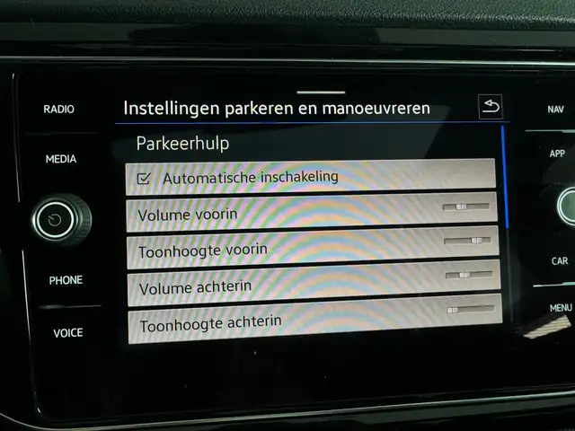 Volkswagen T-Roc view 27