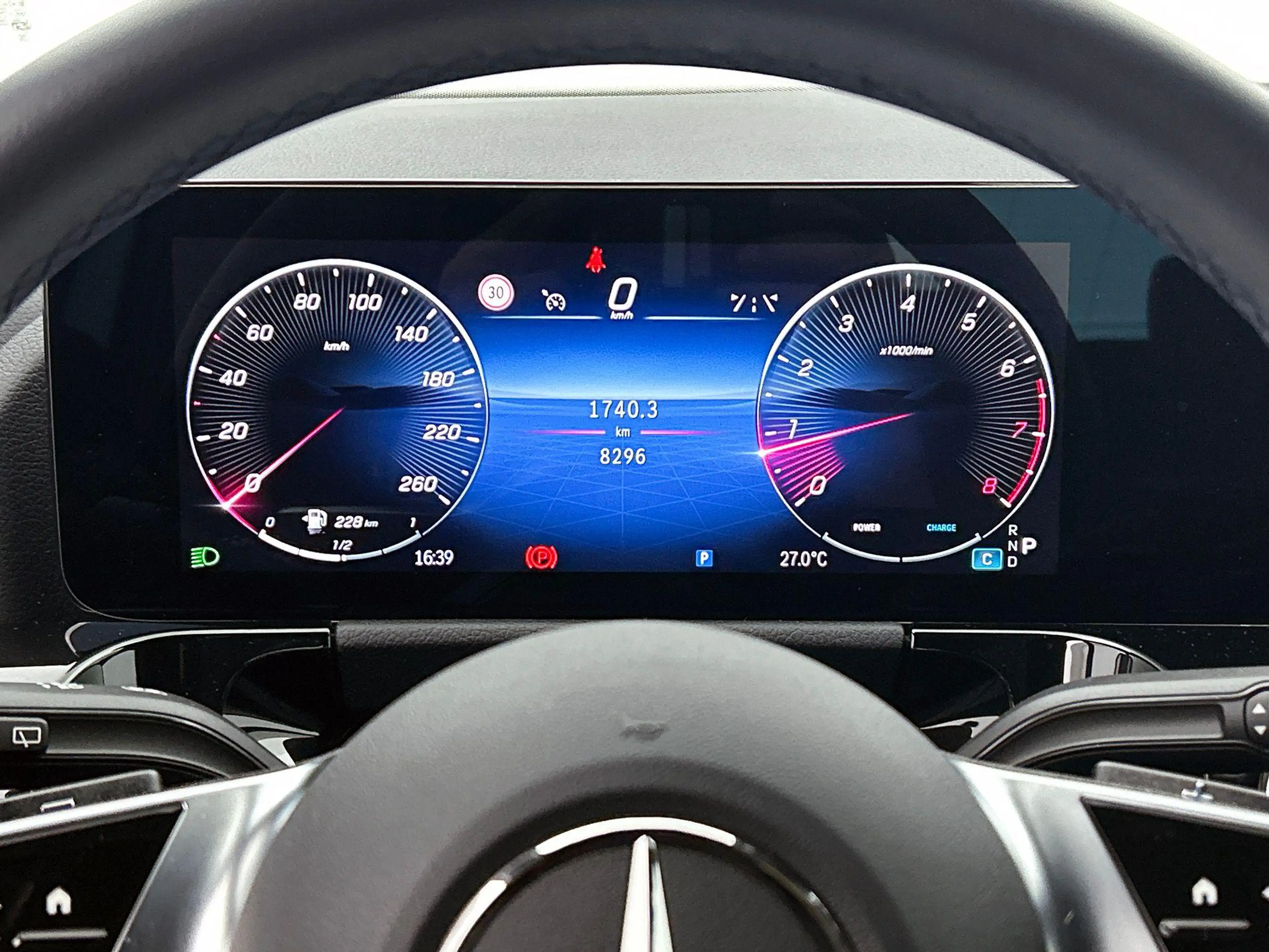 Mercedes-Benz GLA 180 Essential Line | Verwarmde Zetels | Navigatie | Ac — photo 11