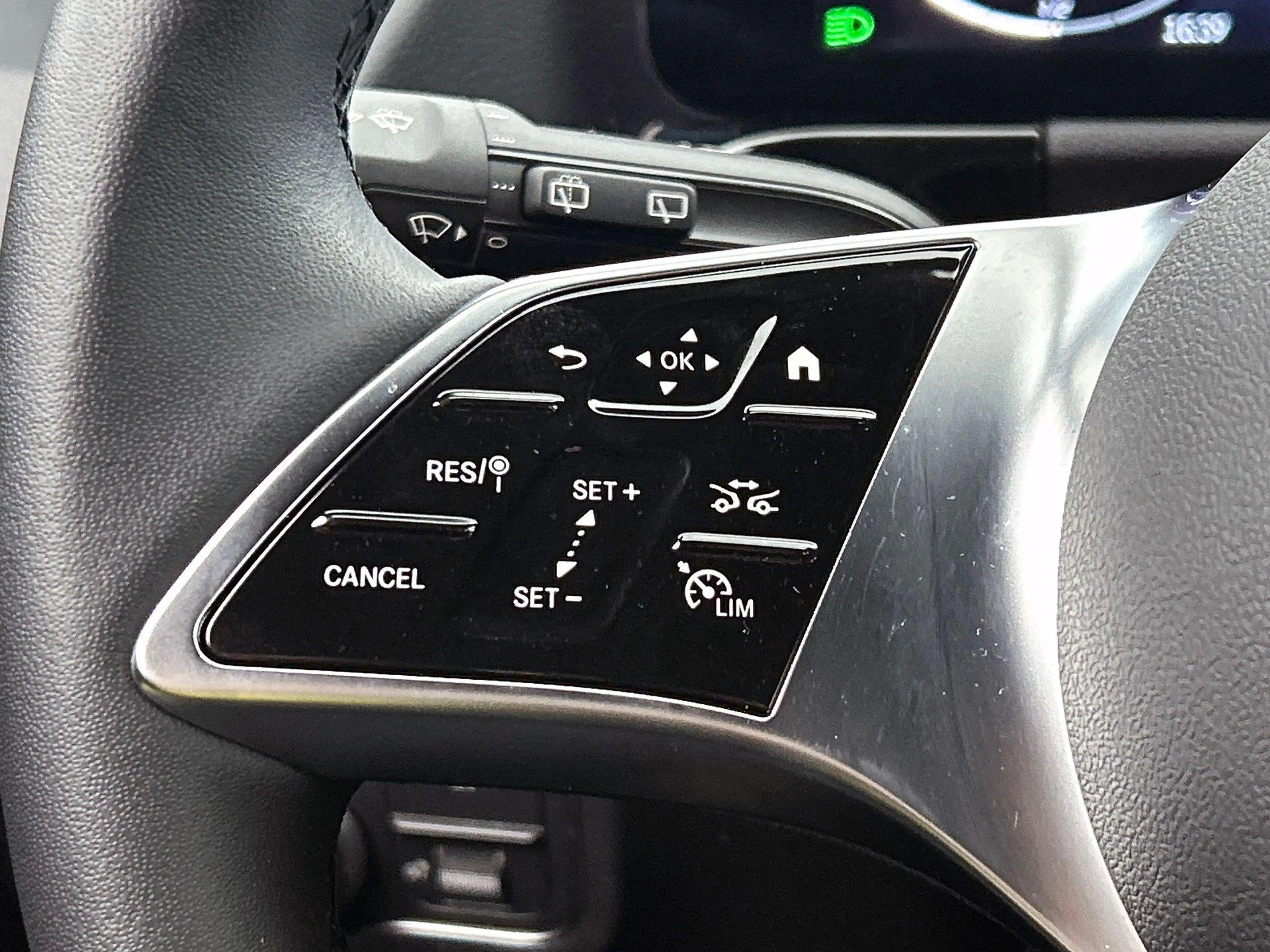 Mercedes-Benz GLA 180 Essential Line | Verwarmde Zetels | Navigatie | Ac — photo 13