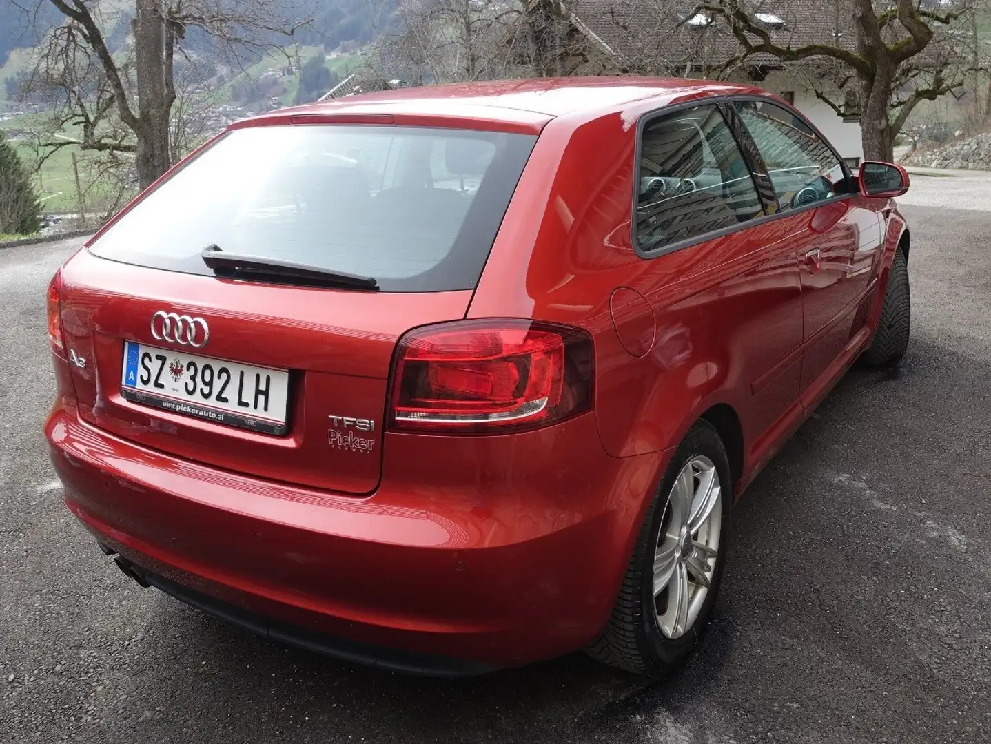 Audi A3 SB 1,4 TFSI Ambiente Rot - 2