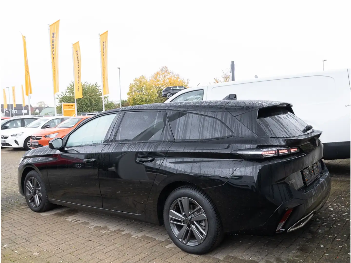 Peugeot 308 1.2 SW ALLURE PT 130 +S/LHZ+NAV+AHK+MET+RFK++ Schwarz - 2