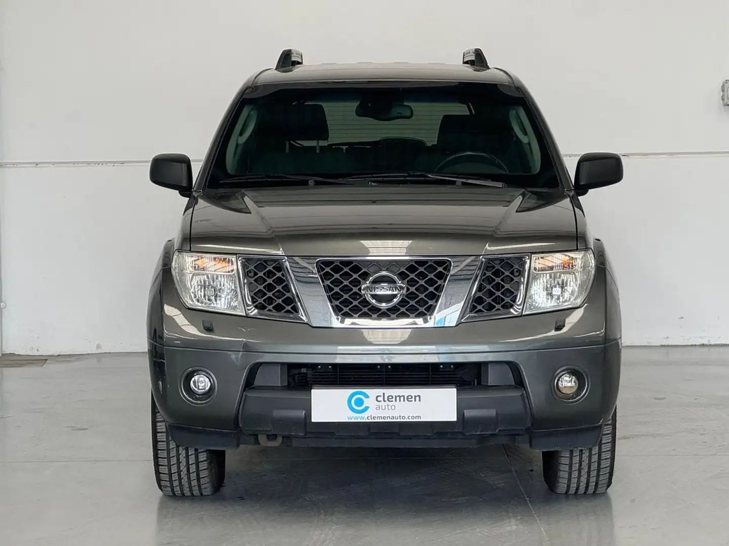 Nissan Pathfinder 2.5dCi SE Aut. Gris - 2