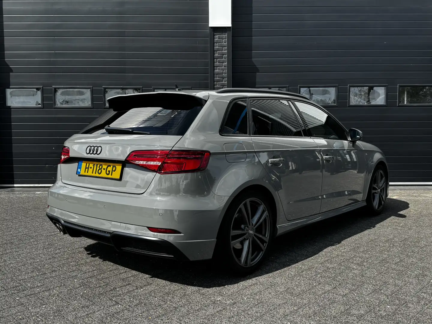 Audi A3 Sportback 35 TFSI Advance Sport 2 x S-Line | Virtu Gris - 2