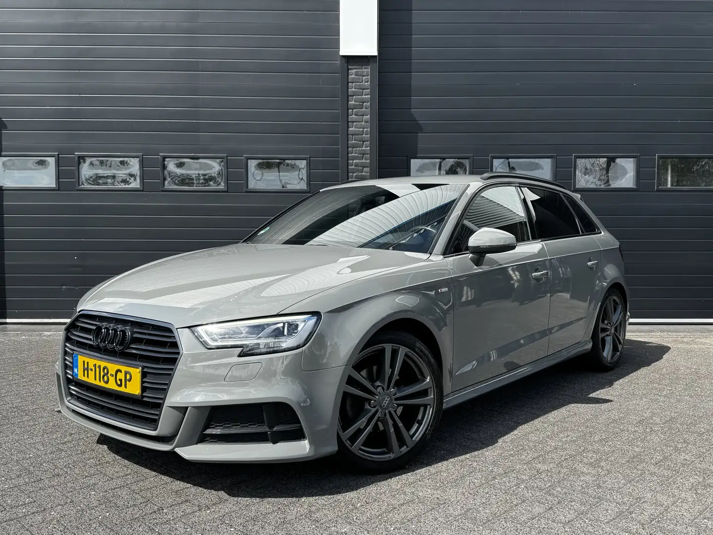 Audi A3 Sportback 35 TFSI Advance Sport 2 x S-Line | Virtu Gris - 1