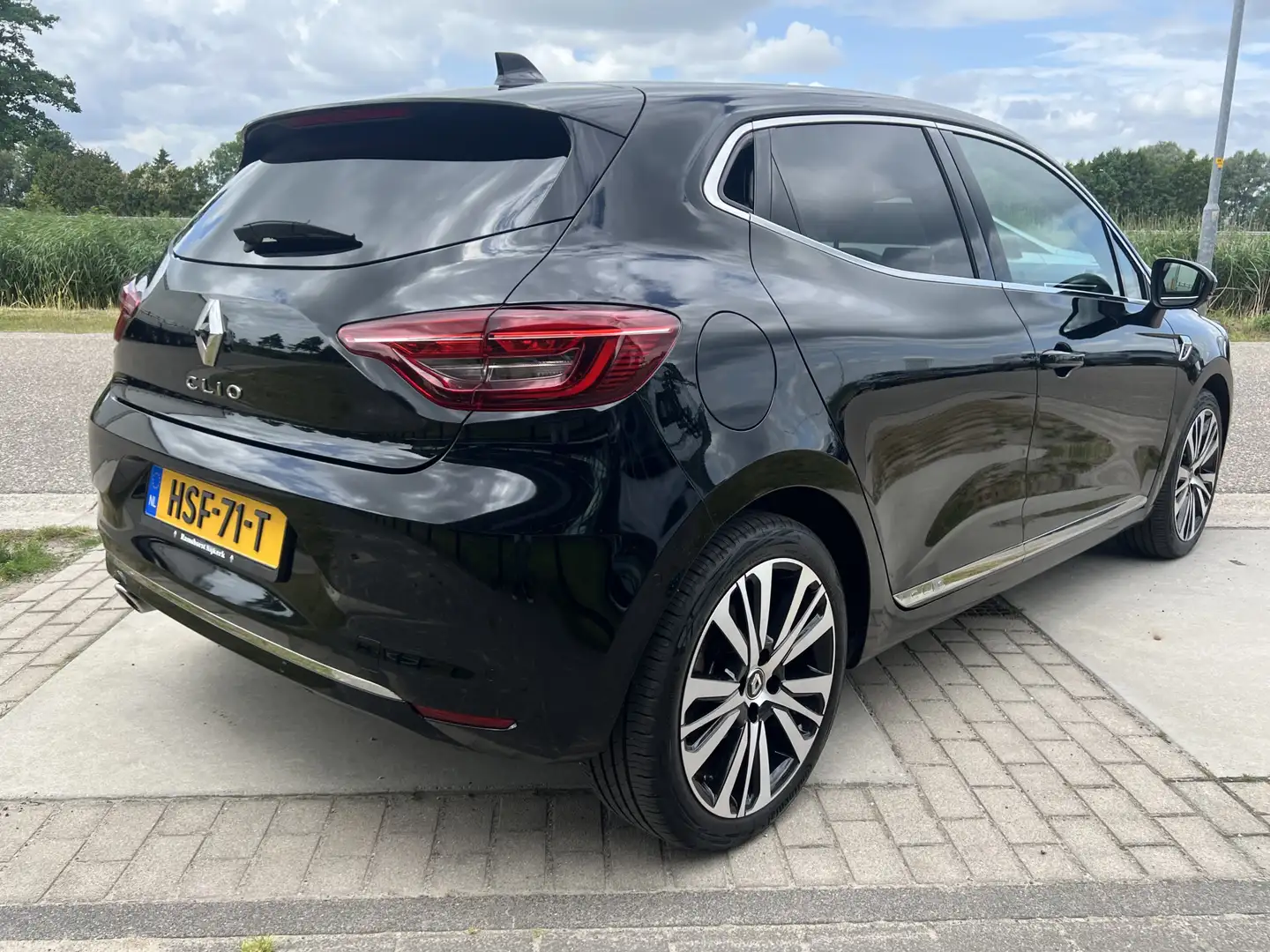 Renault Clio 1.3 TCe 131 PK Initiale Paris / Automaat / 360' Ca Fekete - 2