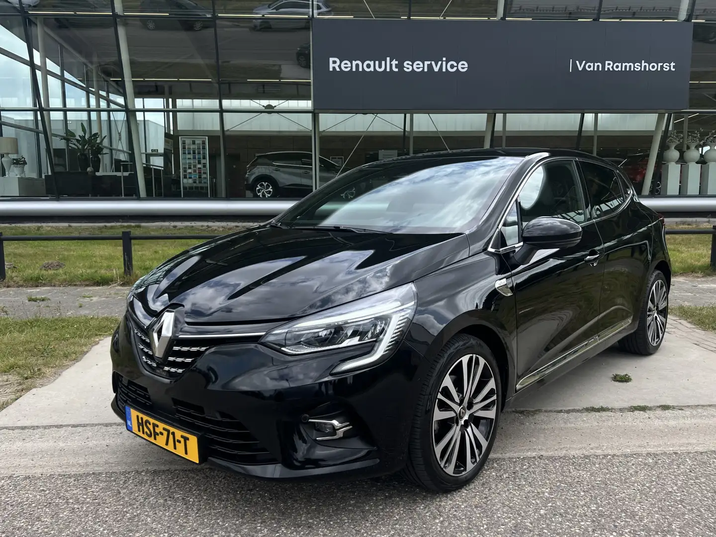 Renault Clio 1.3 TCe 131 PK Initiale Paris / Automaat / 360' Ca Fekete - 1