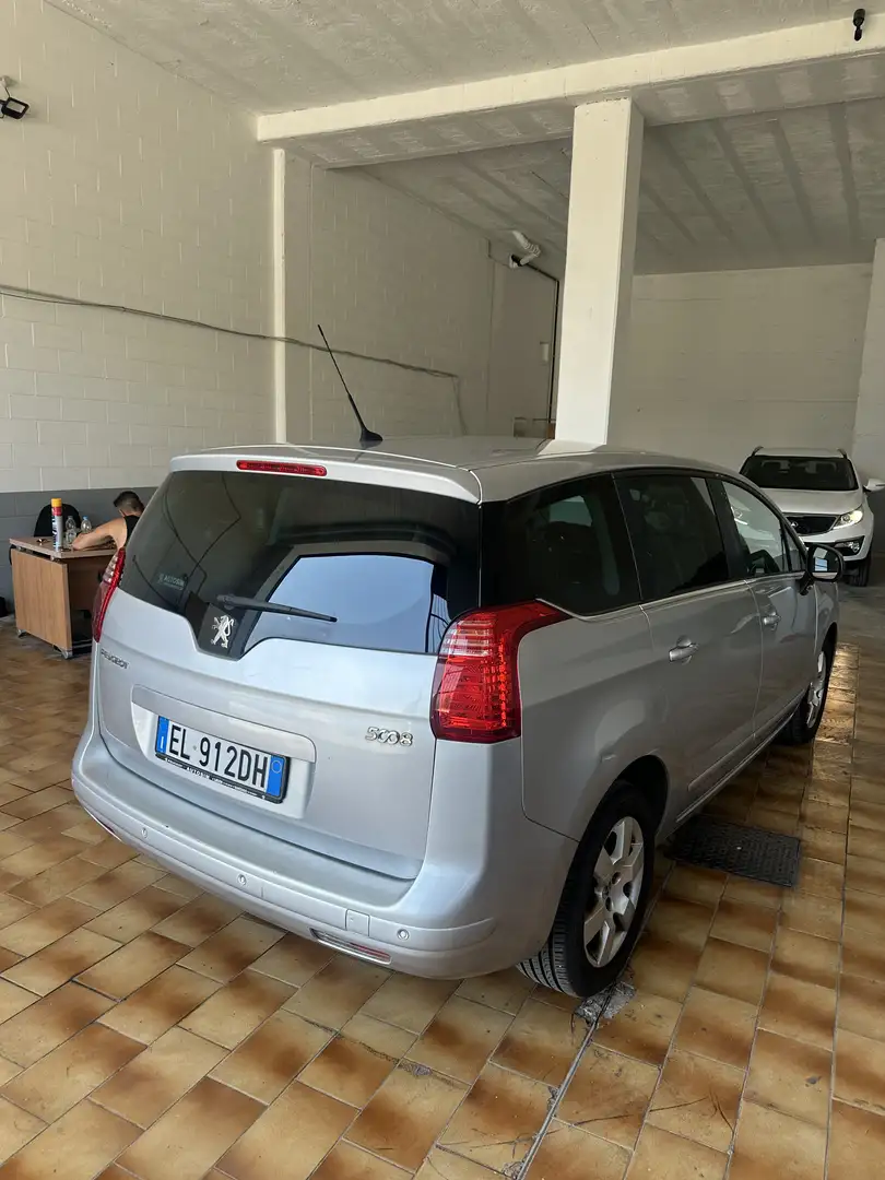 Peugeot 5008 1.6 hdi 8v Business navi 112cv 7 posti - 2
