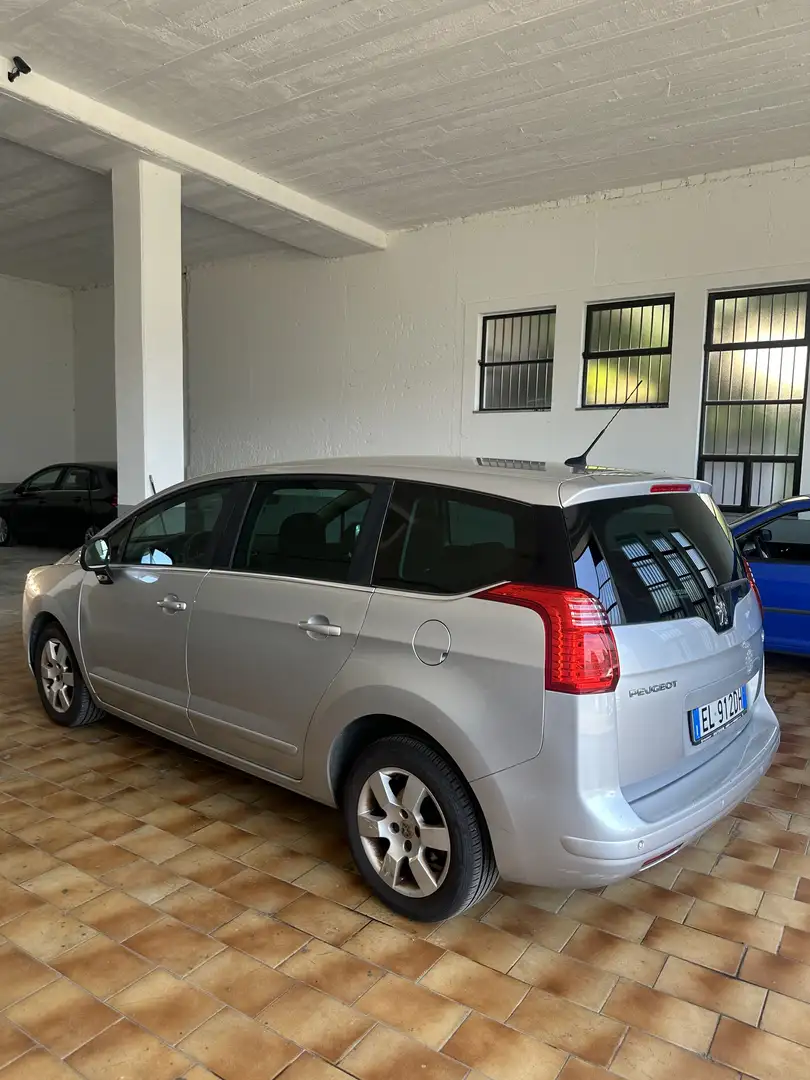Peugeot 5008 1.6 hdi 8v Business navi 112cv 7 posti - 1
