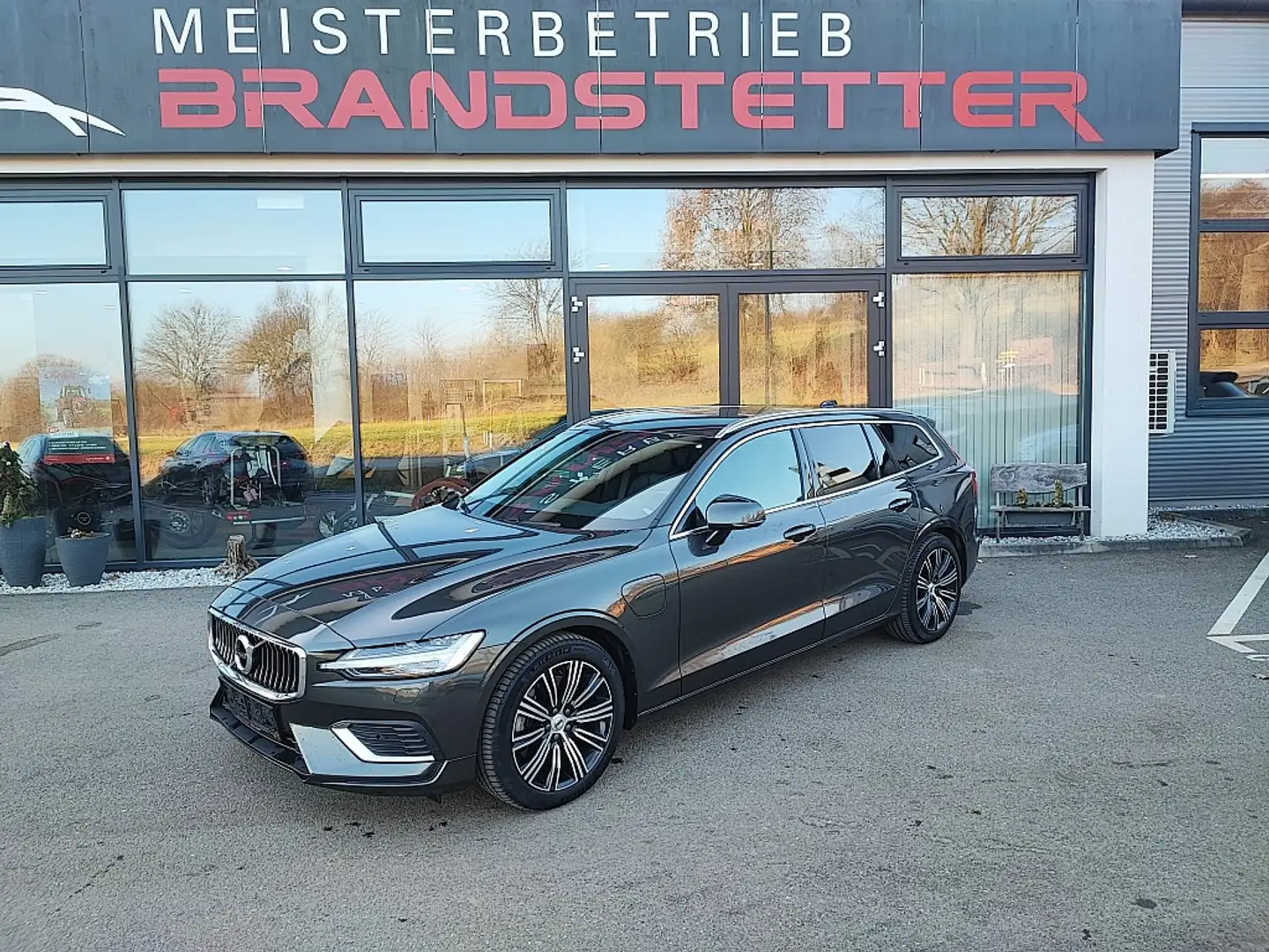 Volvo V60 T6 AWD Recharge PHEV Inscription /NAV/SITZ+LENK... Grau - 1