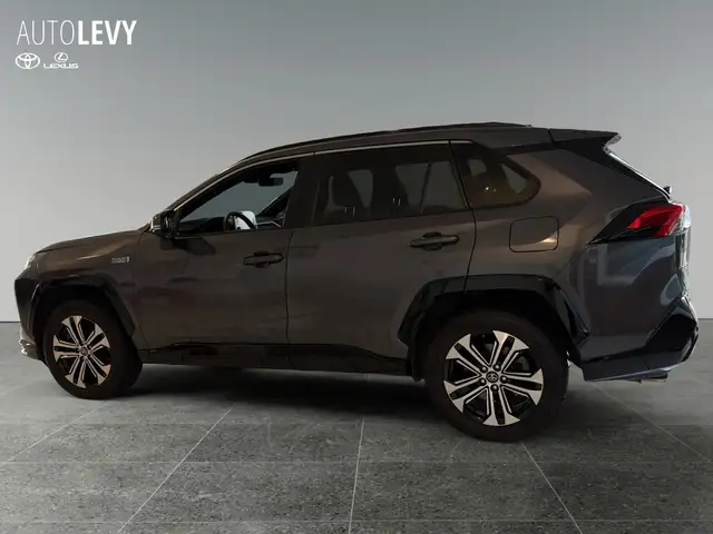 Toyota RAV4 view 3