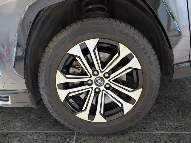 Toyota RAV4 view 11
